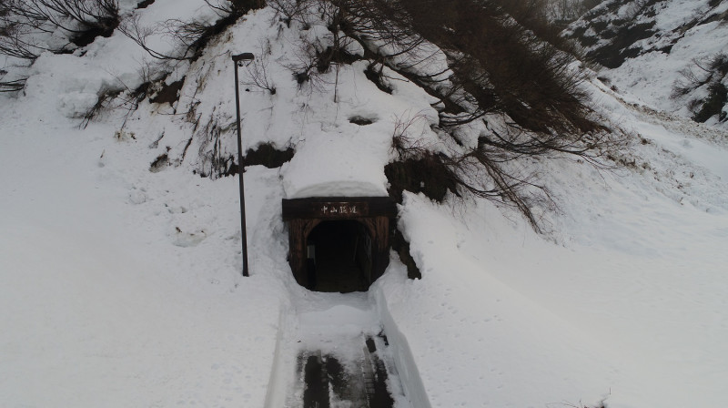 「命のトンネル」中山隧道、スノーボードで行く中山峠1